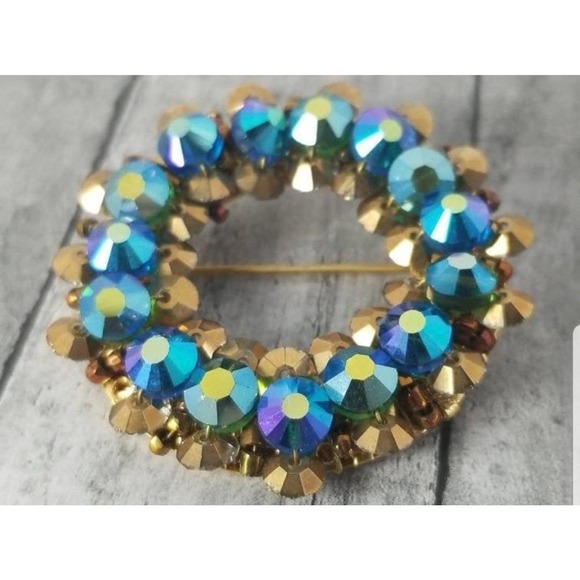 Signed HOBE Aurora Borealis Sequin-Style Brooch– Vintage 60s Designer Jewelry - Picture 1 of 6